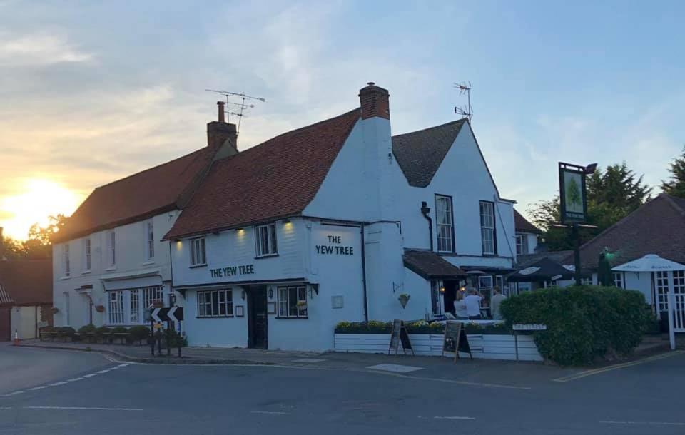 Stay And Relax At The Yew Tree Manuden Экстерьер фото
