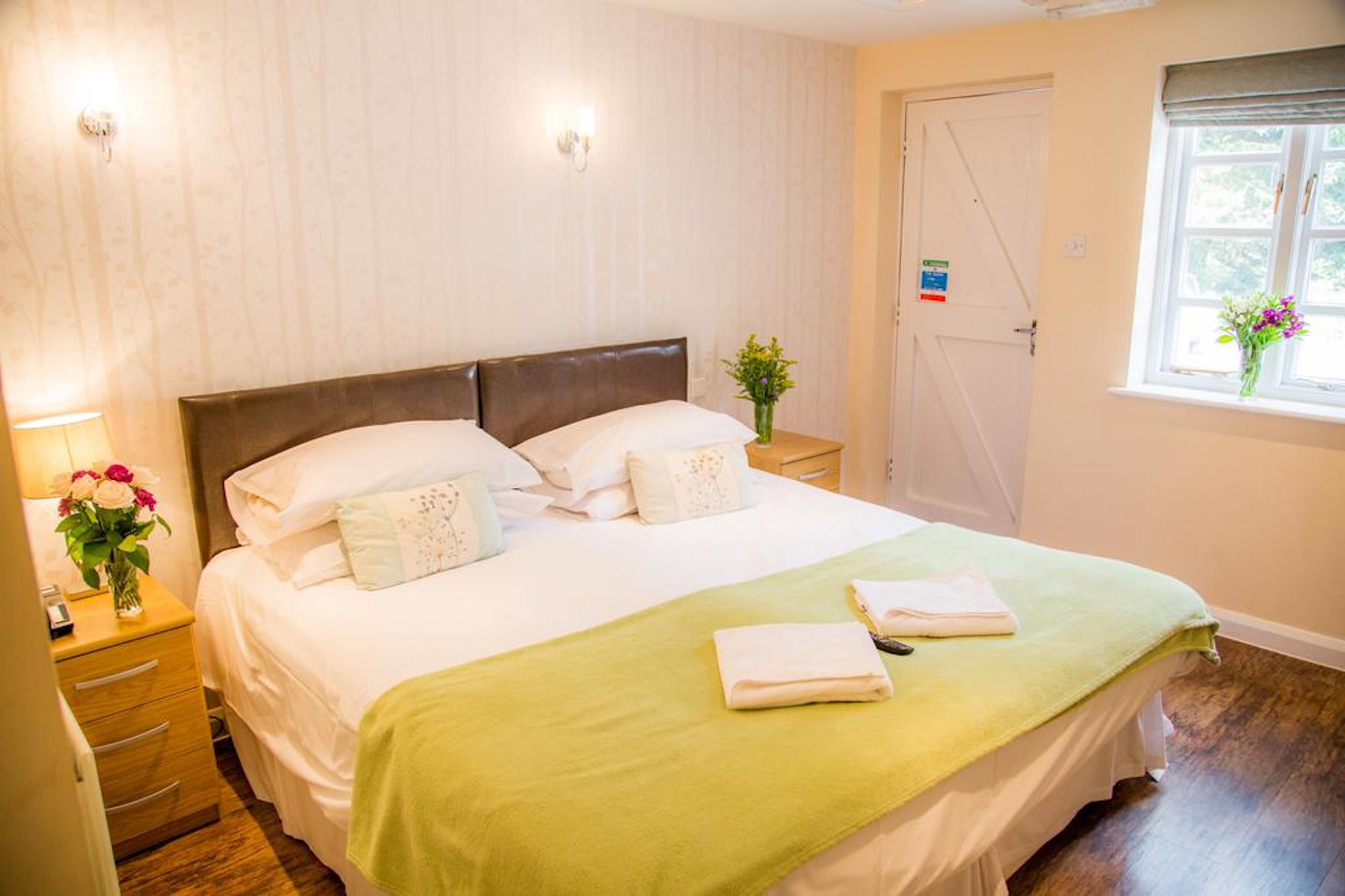 Stay And Relax At The Yew Tree Manuden Экстерьер фото