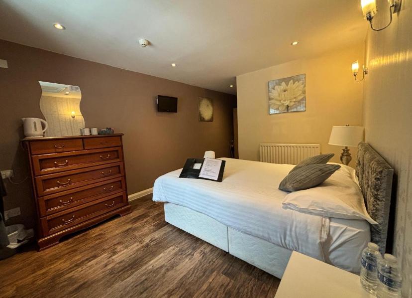 Stay And Relax At The Yew Tree Manuden Экстерьер фото