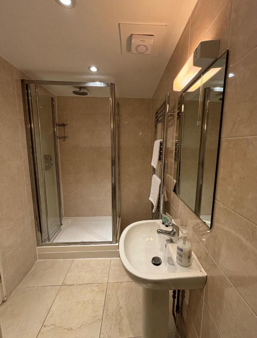 Stay And Relax At The Yew Tree Manuden Экстерьер фото