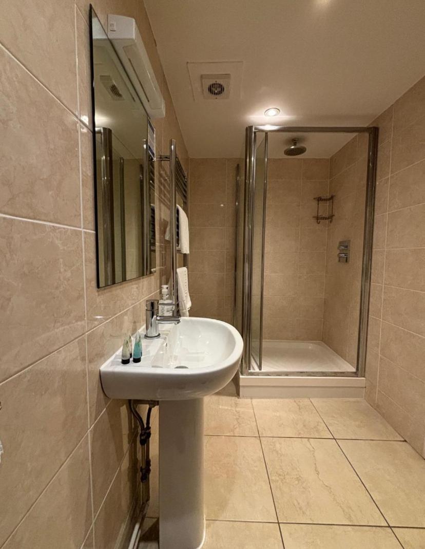 Stay And Relax At The Yew Tree Manuden Экстерьер фото