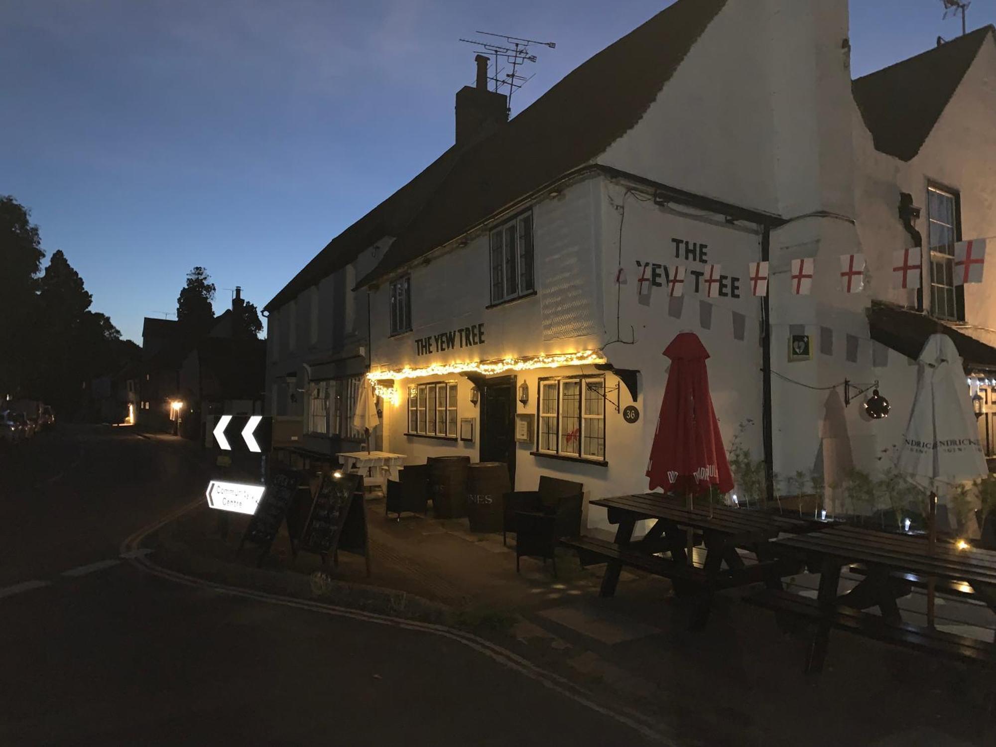 Stay And Relax At The Yew Tree Manuden Экстерьер фото