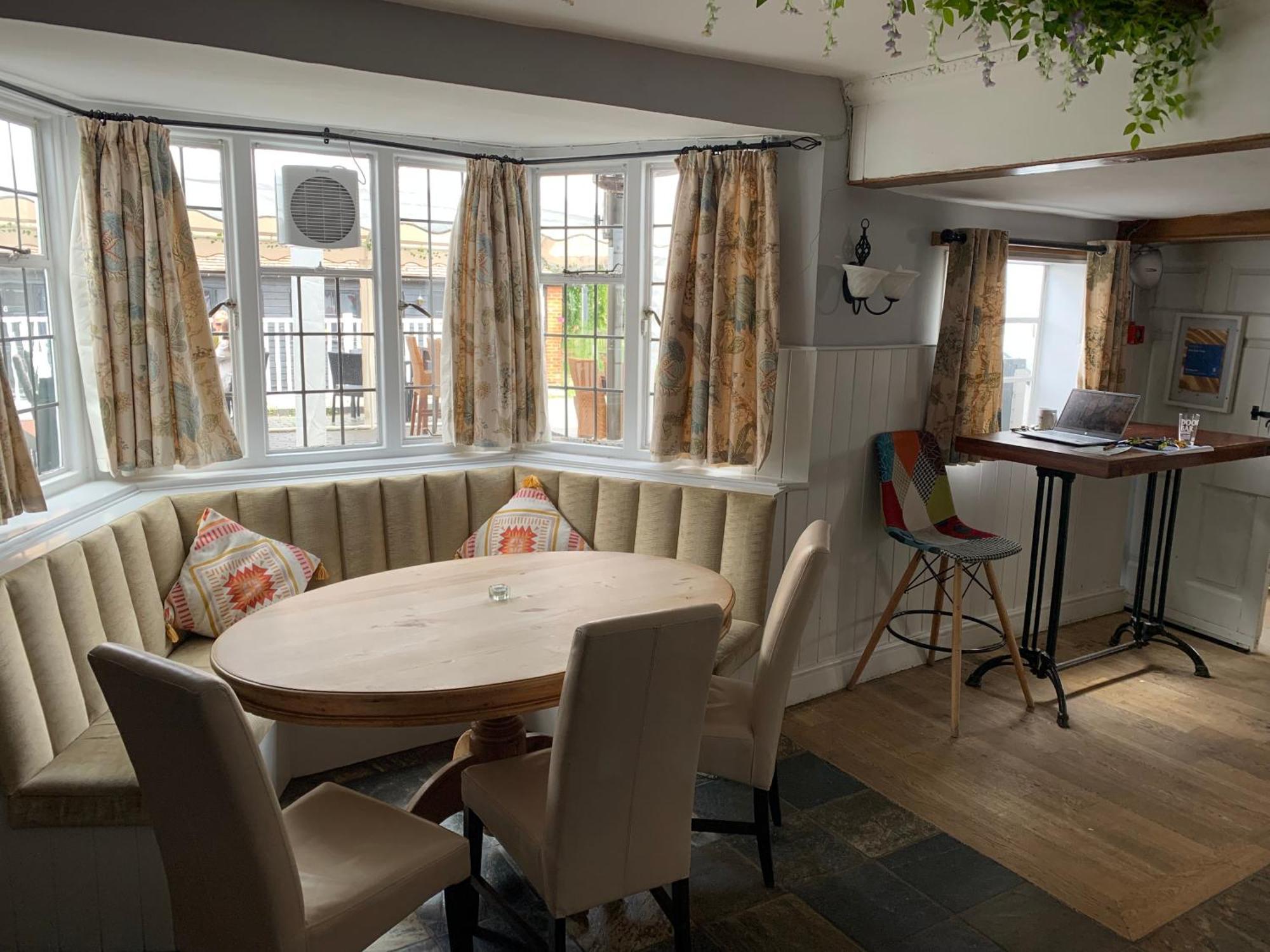 Stay And Relax At The Yew Tree Manuden Экстерьер фото